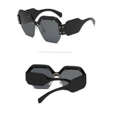 Trendy Sunglasses 2018 Women Italy Luxury Brand Oversized Brand Designer Square Sun glasses for Lady Retro Rimless Rivet Glasses